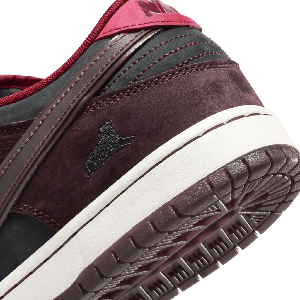 Nike SB Dunk Low Riot Skateshop Special Box - 48h