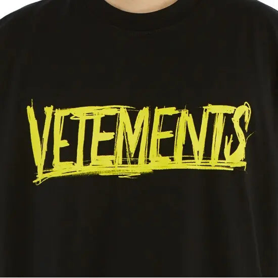 VETEMENTS World Tour oversized short-sleeve T-shirt